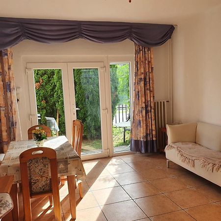 Апартаменты Grosses Ferienhaus Plattensee Balaton - Nyaralo Haz 6 Szobaval, 5 Fuerdoszobaval, 3000 Nm Szolad Экстерьер фото