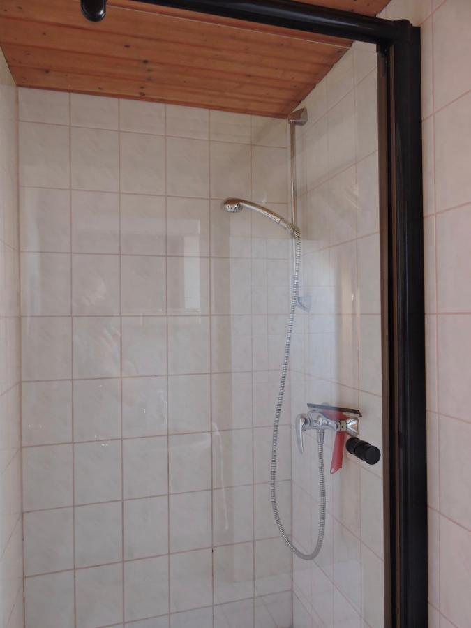 Апартаменты Grosses Ferienhaus Plattensee Balaton - Nyaralo Haz 6 Szobaval, 5 Fuerdoszobaval, 3000 Nm Szolad Экстерьер фото