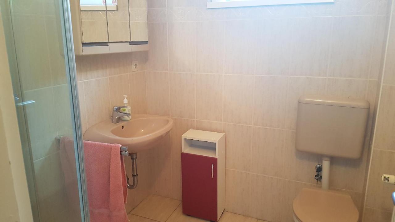 Апартаменты Grosses Ferienhaus Plattensee Balaton - Nyaralo Haz 6 Szobaval, 5 Fuerdoszobaval, 3000 Nm Szolad Экстерьер фото
