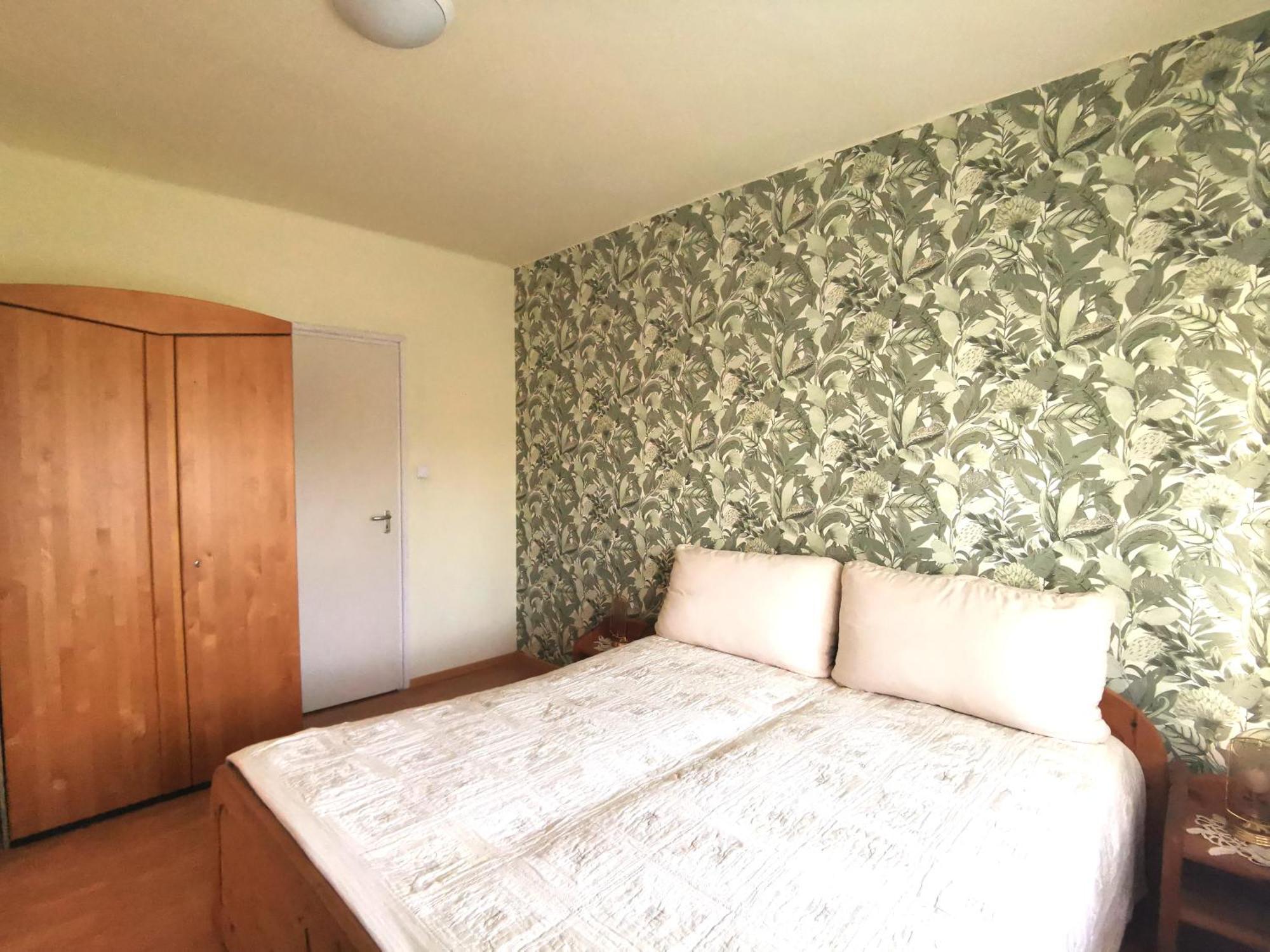Апартаменты Grosses Ferienhaus Plattensee Balaton - Nyaralo Haz 6 Szobaval, 5 Fuerdoszobaval, 3000 Nm Szolad Экстерьер фото