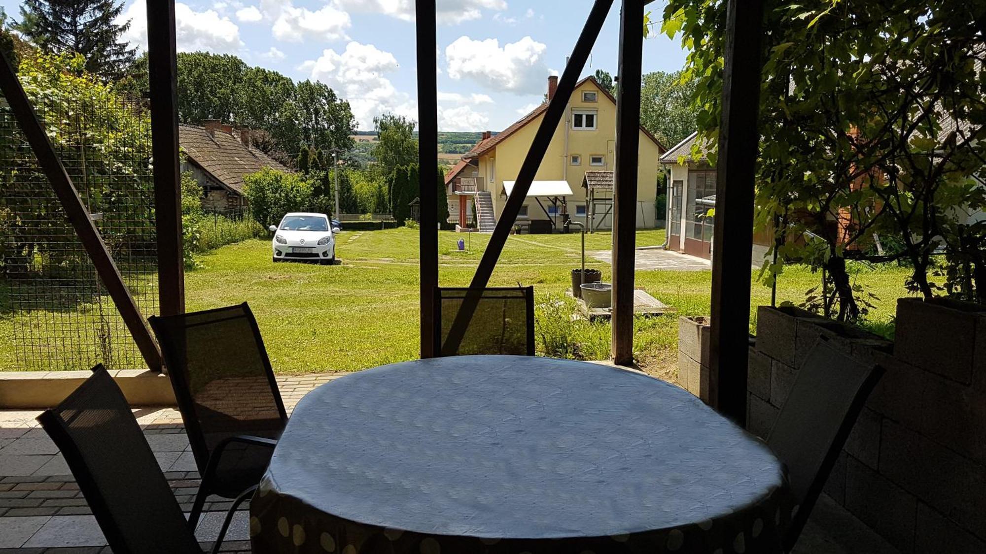 Апартаменты Grosses Ferienhaus Plattensee Balaton - Nyaralo Haz 6 Szobaval, 5 Fuerdoszobaval, 3000 Nm Szolad Экстерьер фото